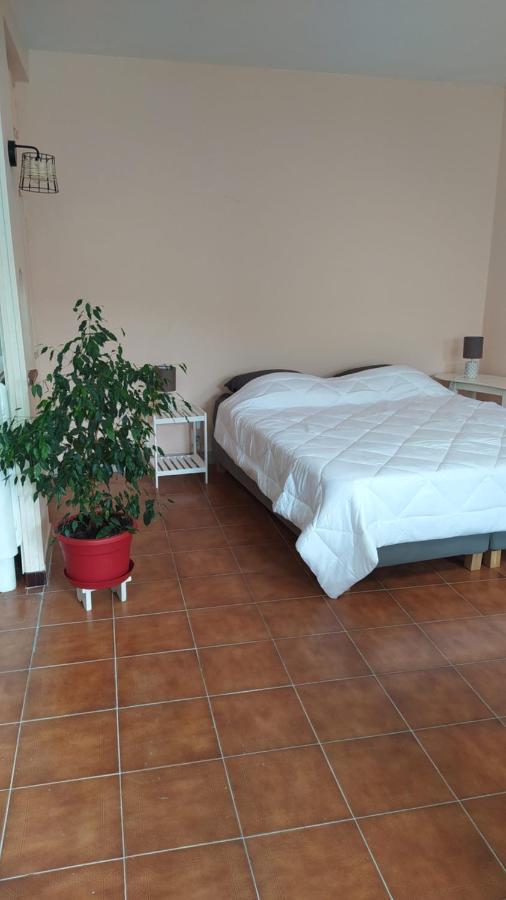 Le 5 Apartment Guitres ภายนอก รูปภาพ